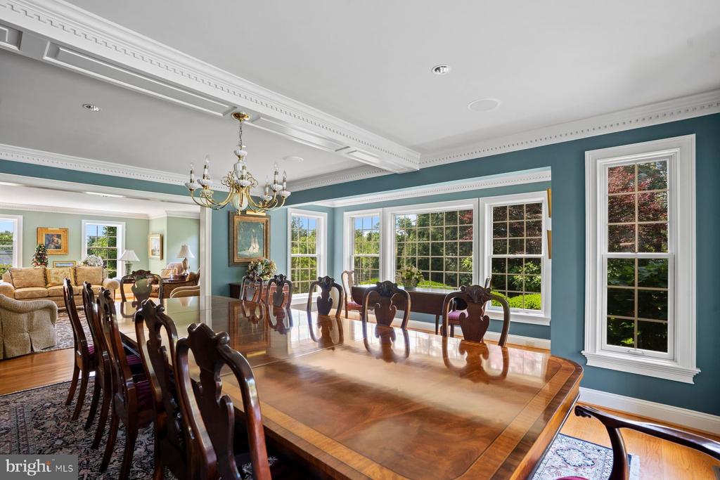 1017 LORIEN DRIVE