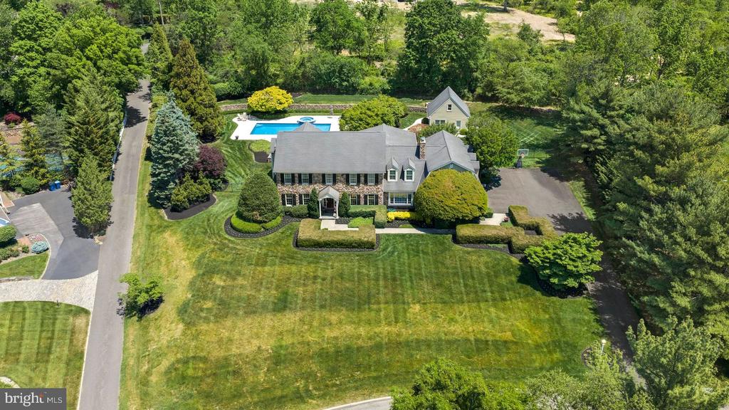 1017 LORIEN DRIVE