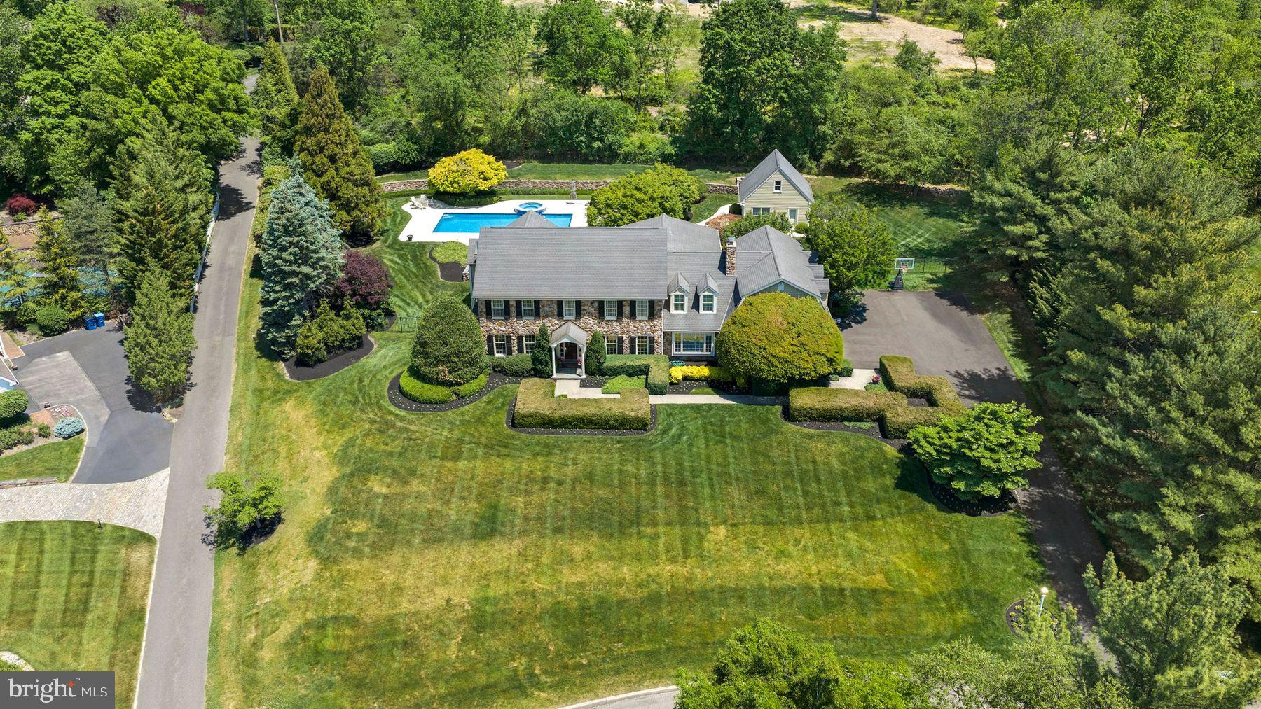 1017 LORIEN DRIVE
