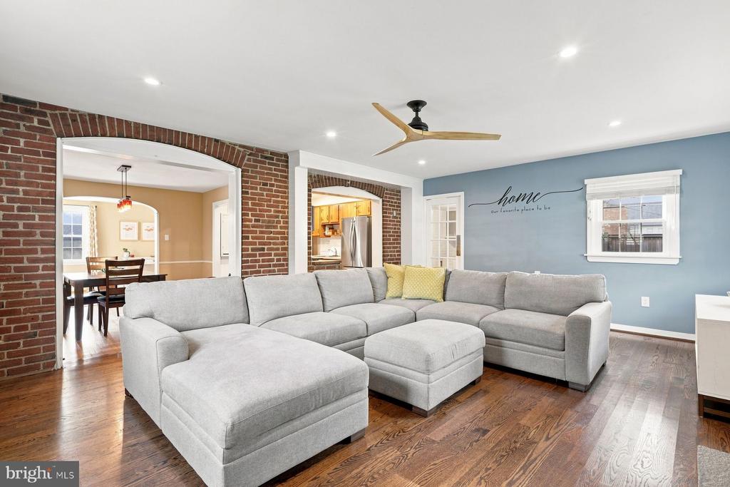 203 LARRIMORE LANE