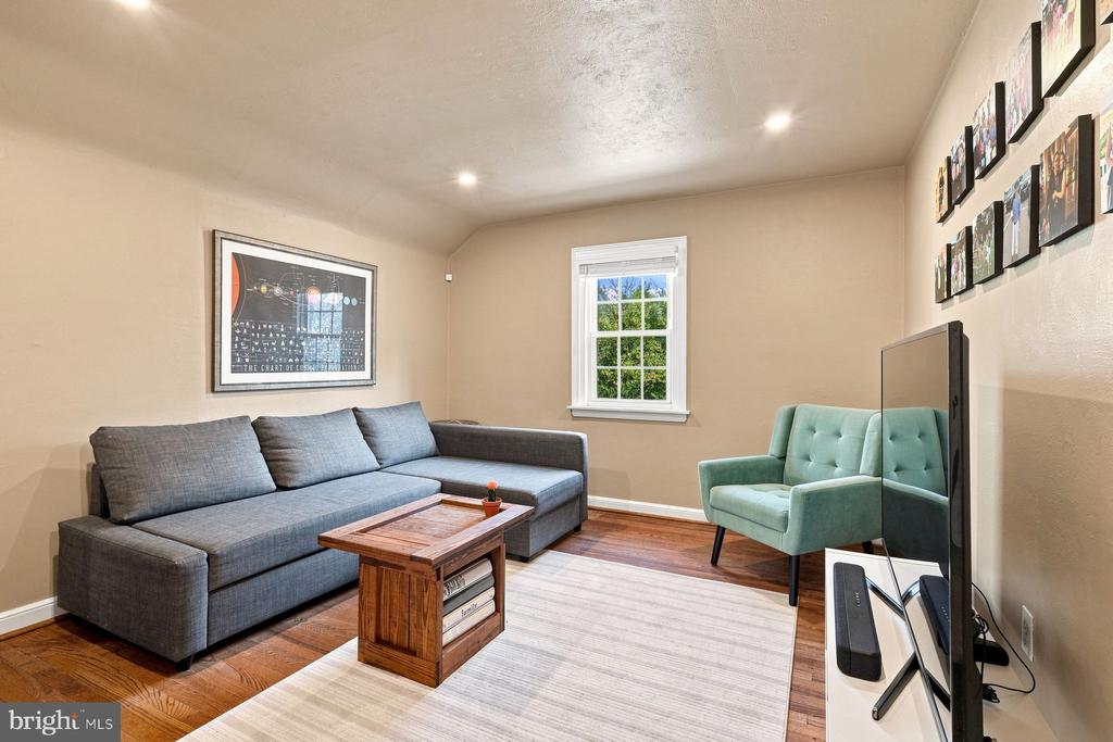 203 LARRIMORE LANE