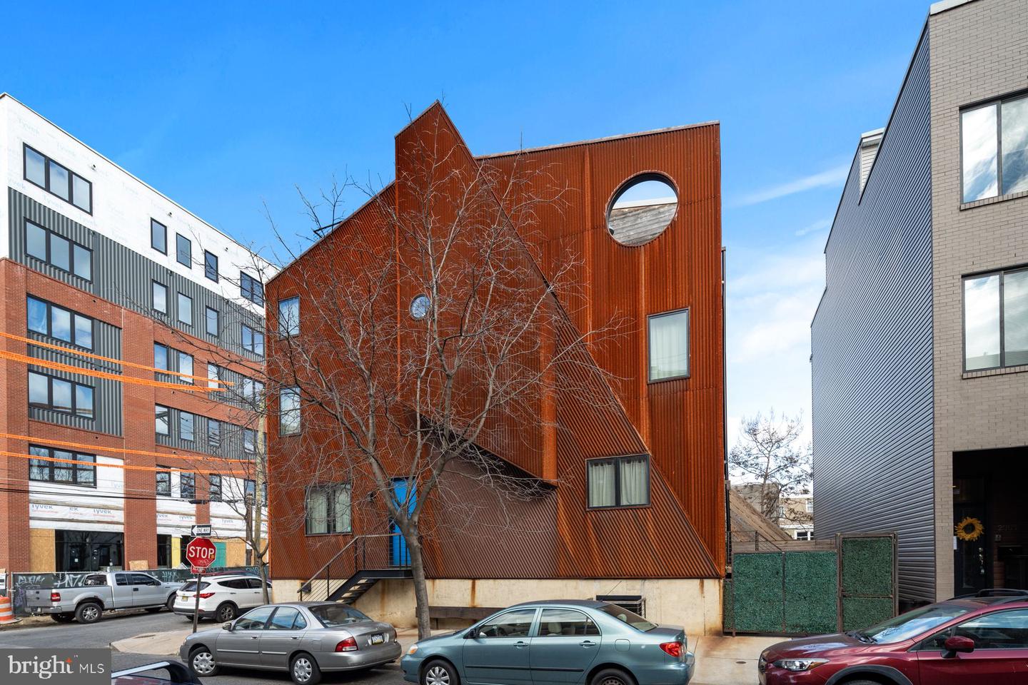 2401 Emerald St