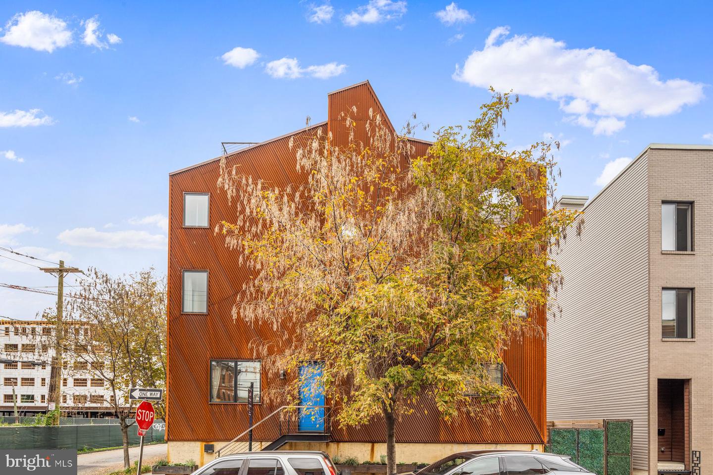 2401 Emerald St