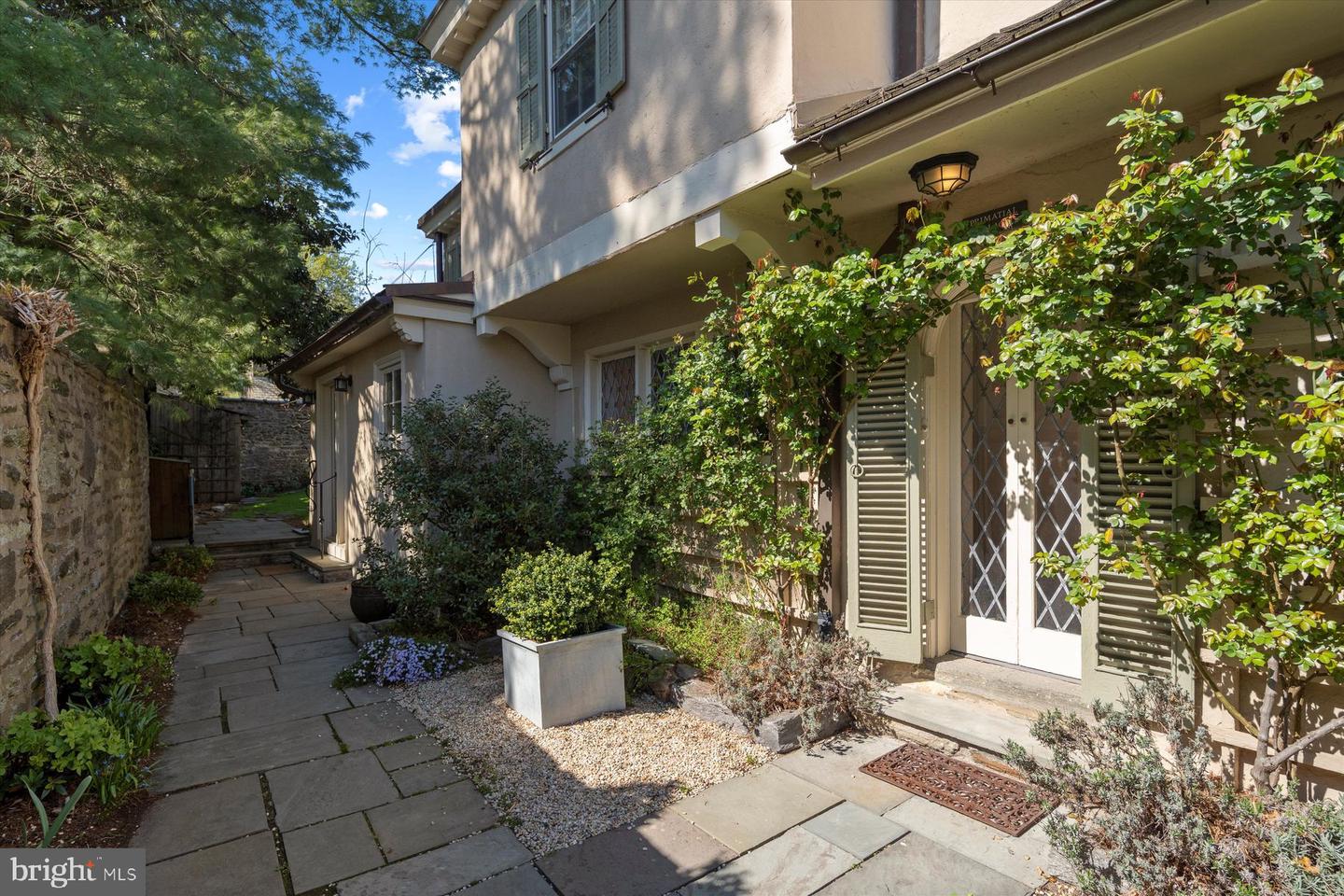 151 W Springfield Ave