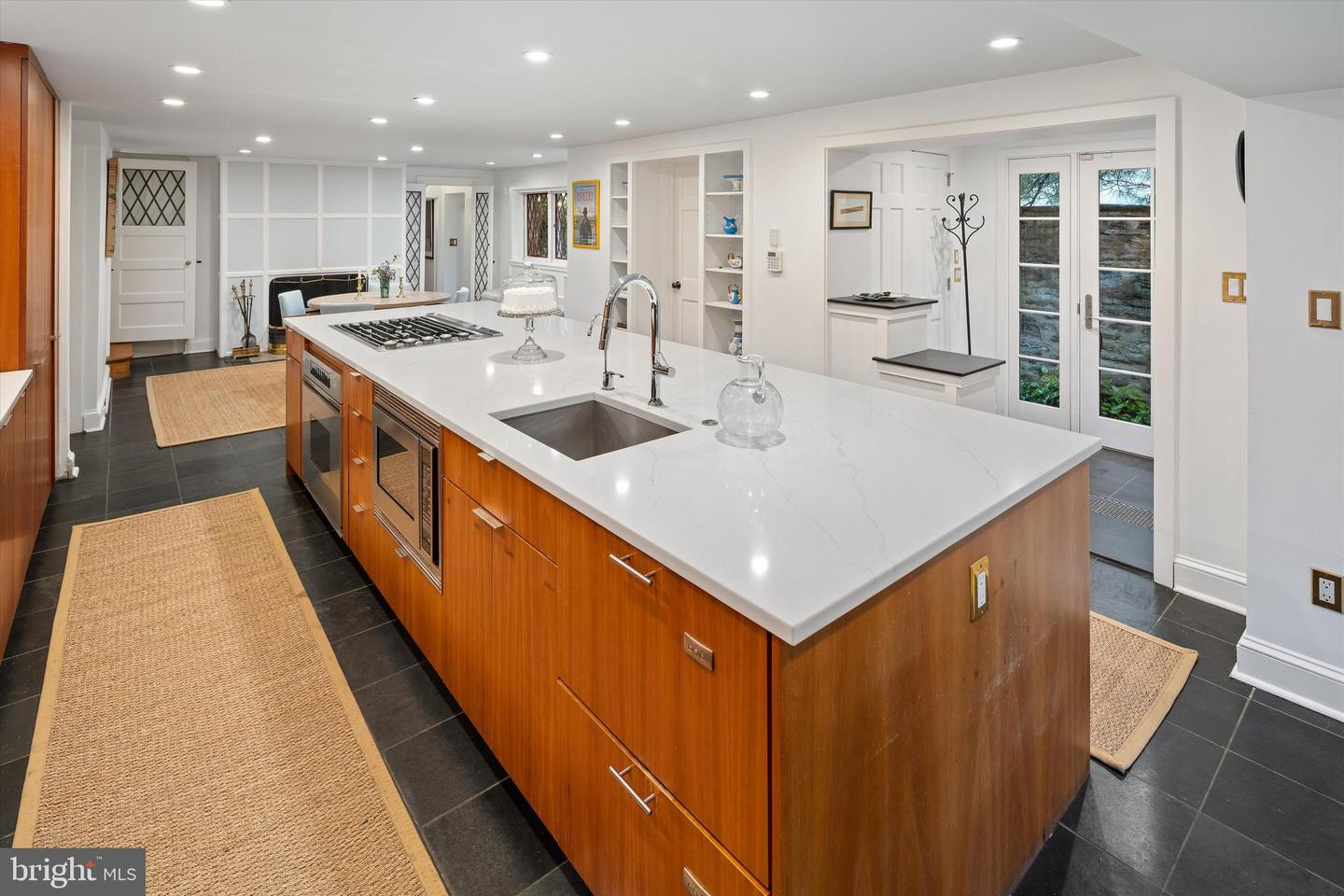 151 W Springfield Ave