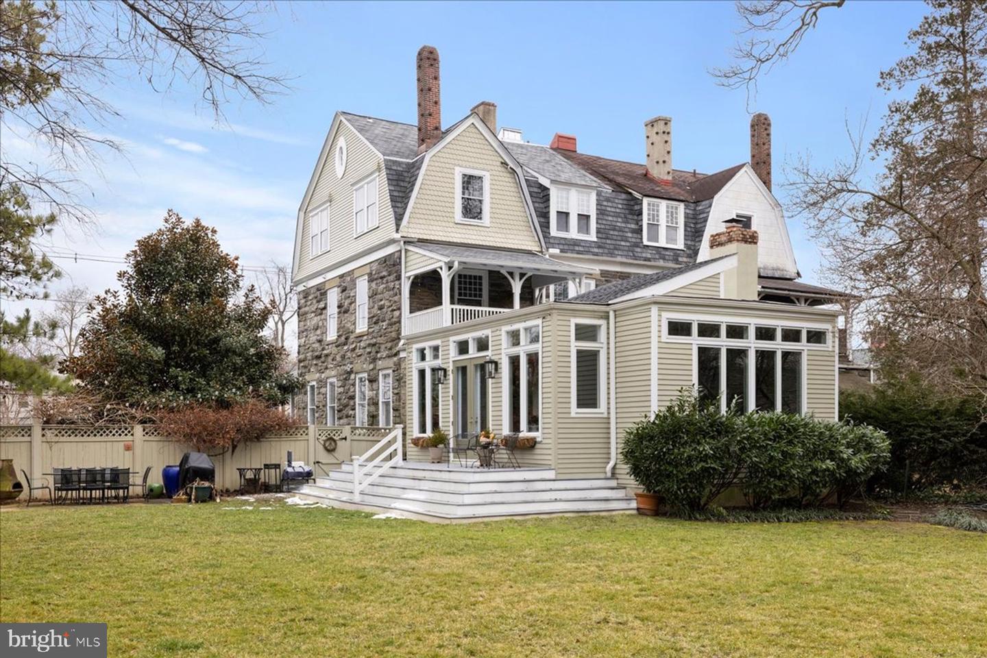203 W Highland Ave