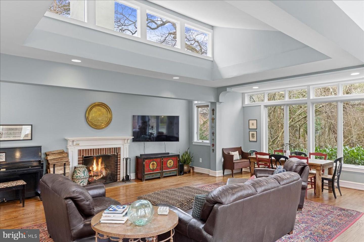 203 W Highland Ave