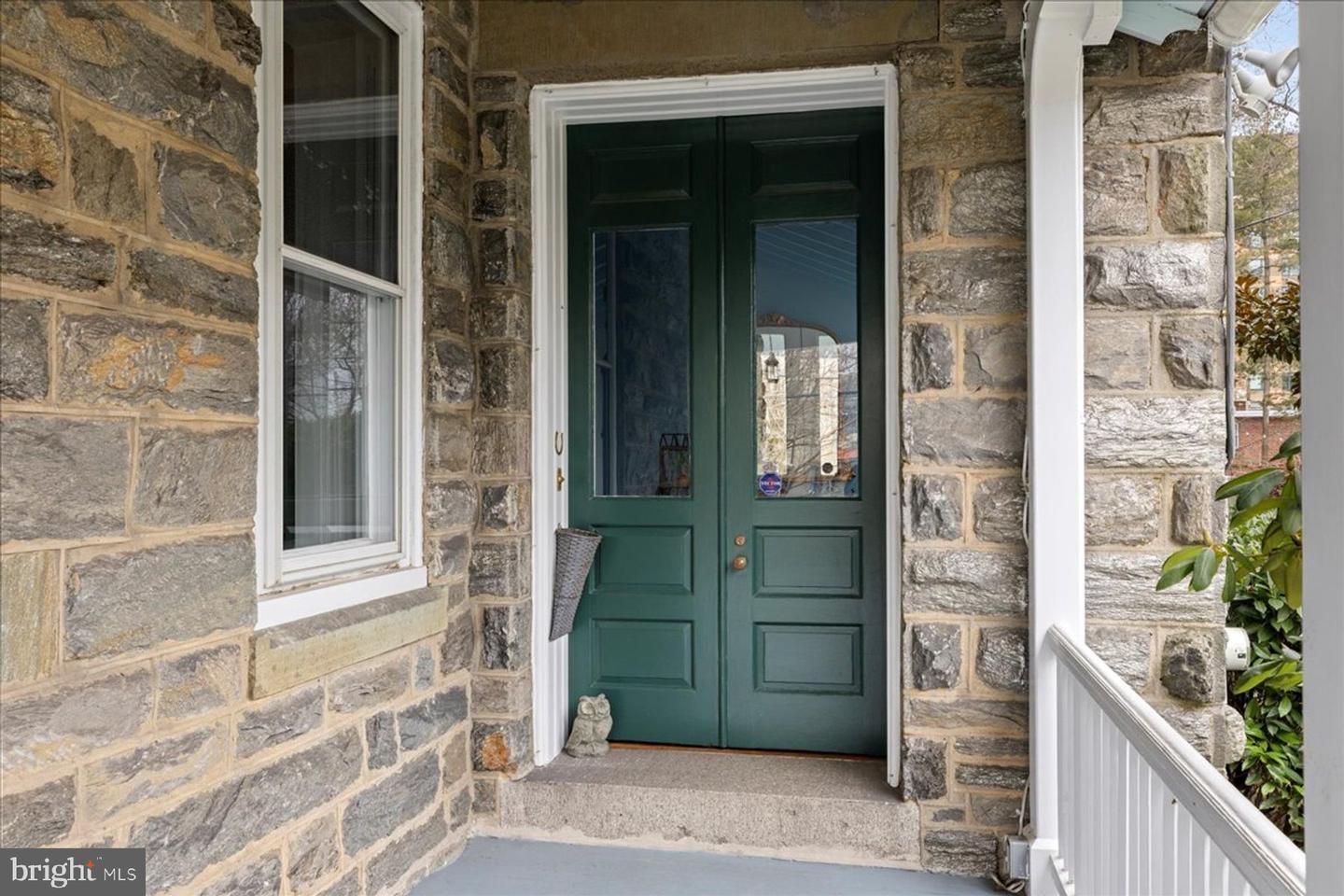 203 W Highland Ave