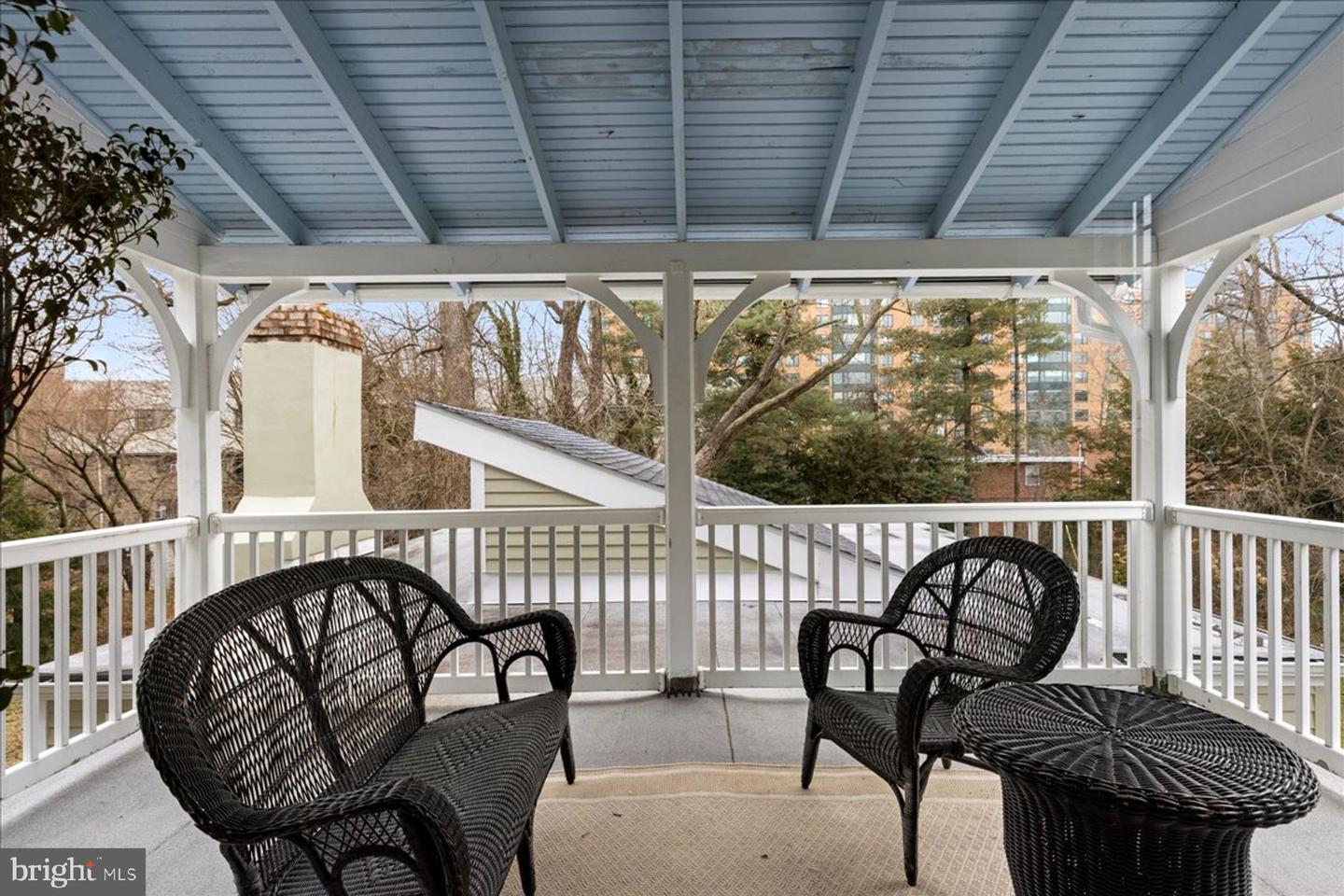203 W Highland Ave