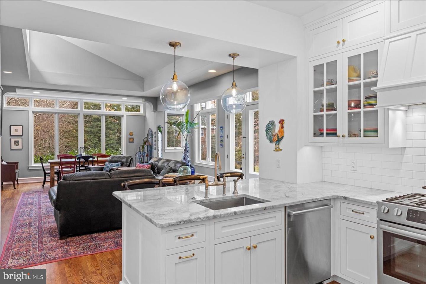 203 W Highland Ave
