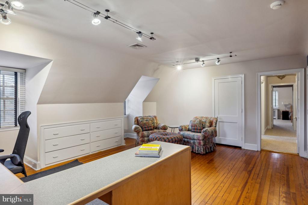 3 Norman Ln