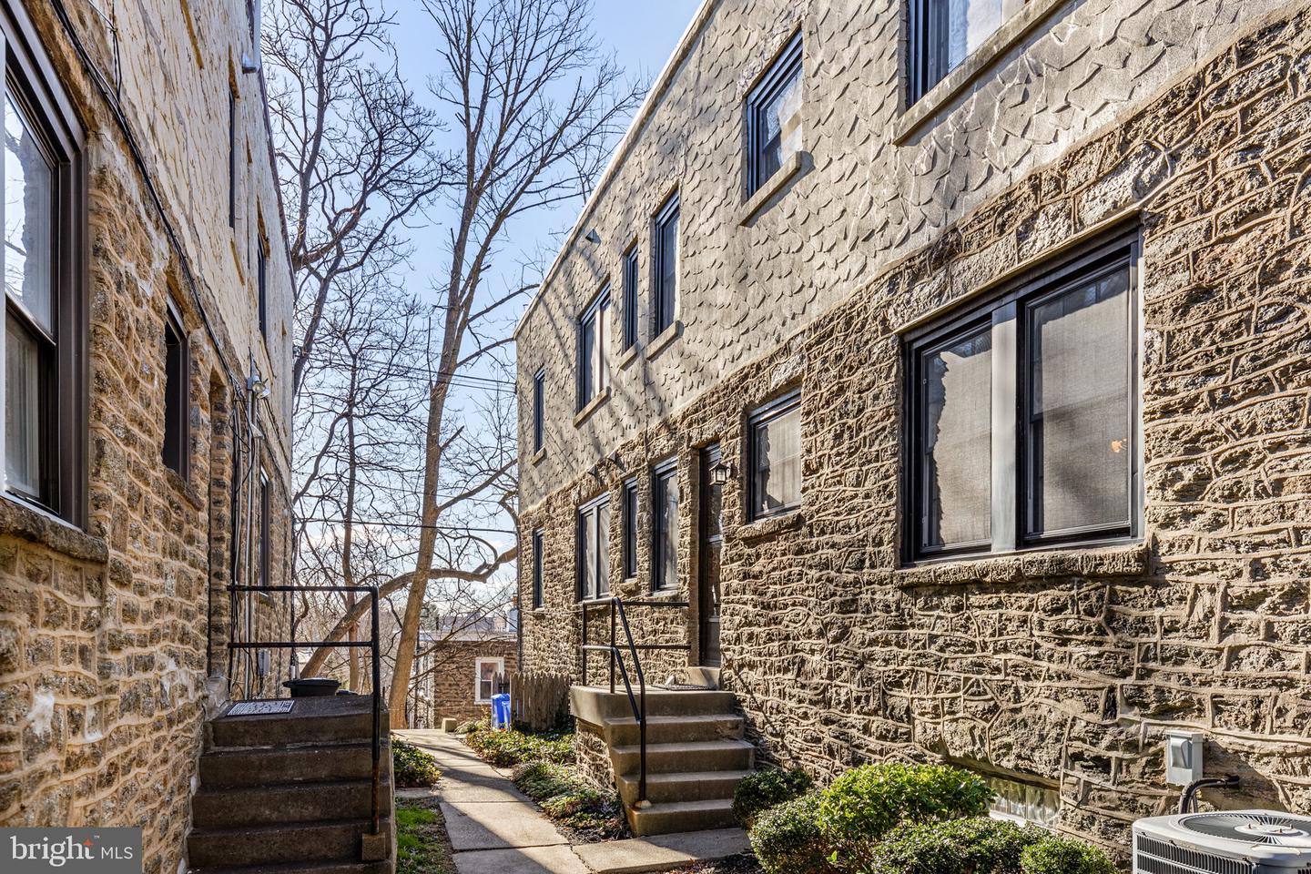 428 W Ellet St #3