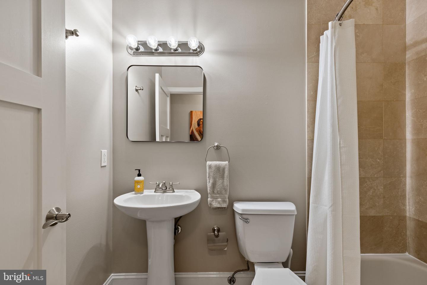 428 W Ellet St #3