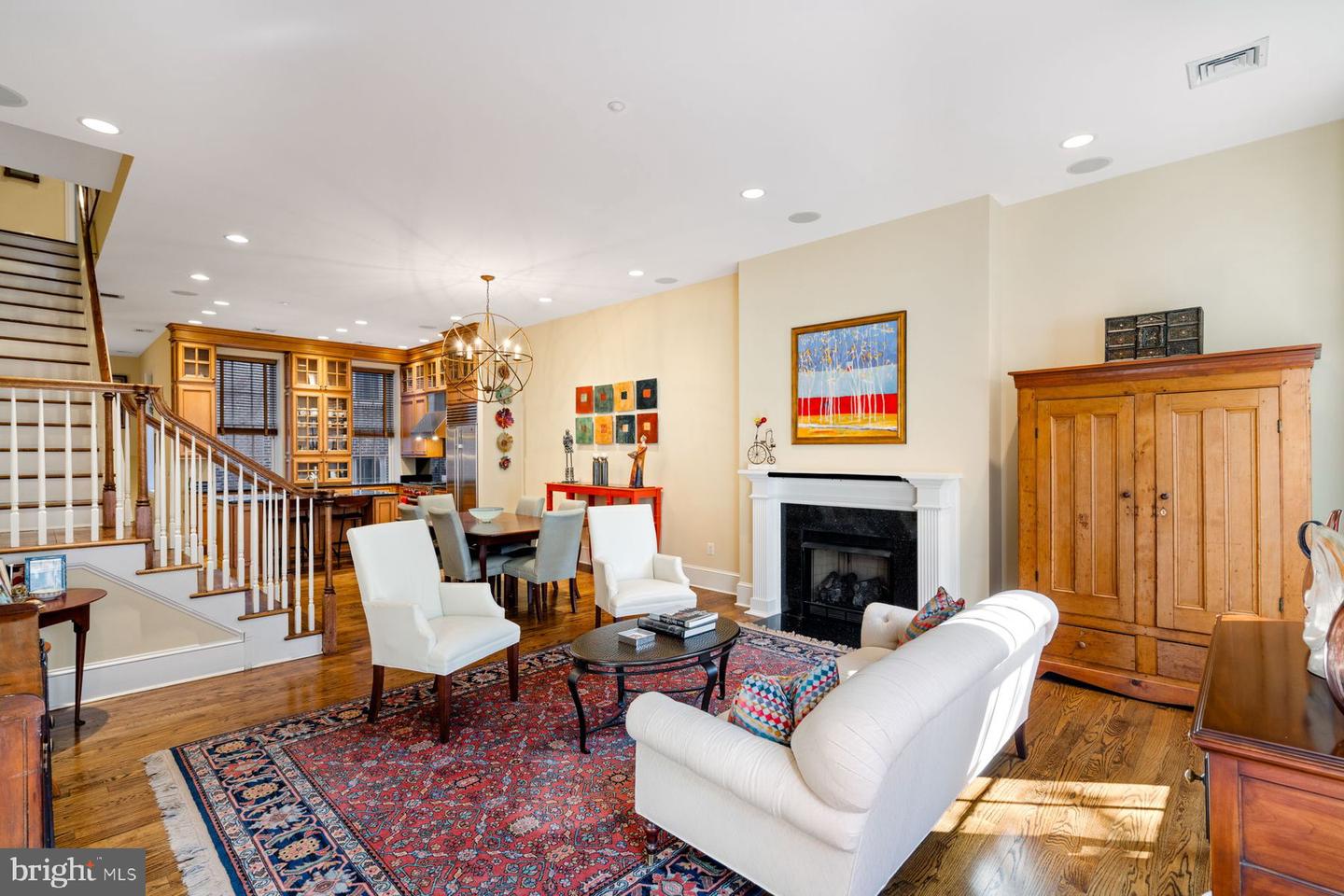 915 Clinton St #203
