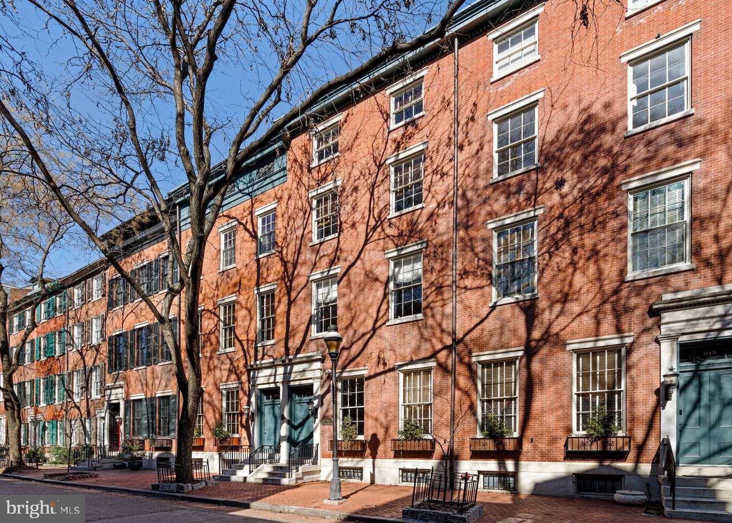 915 Clinton St #203