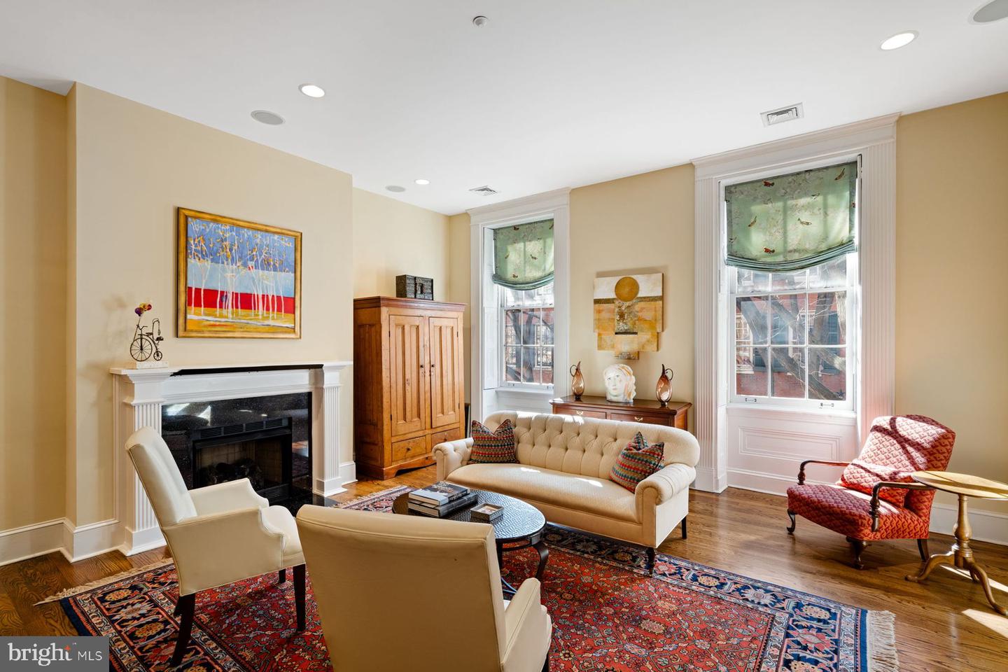 915 Clinton St #203