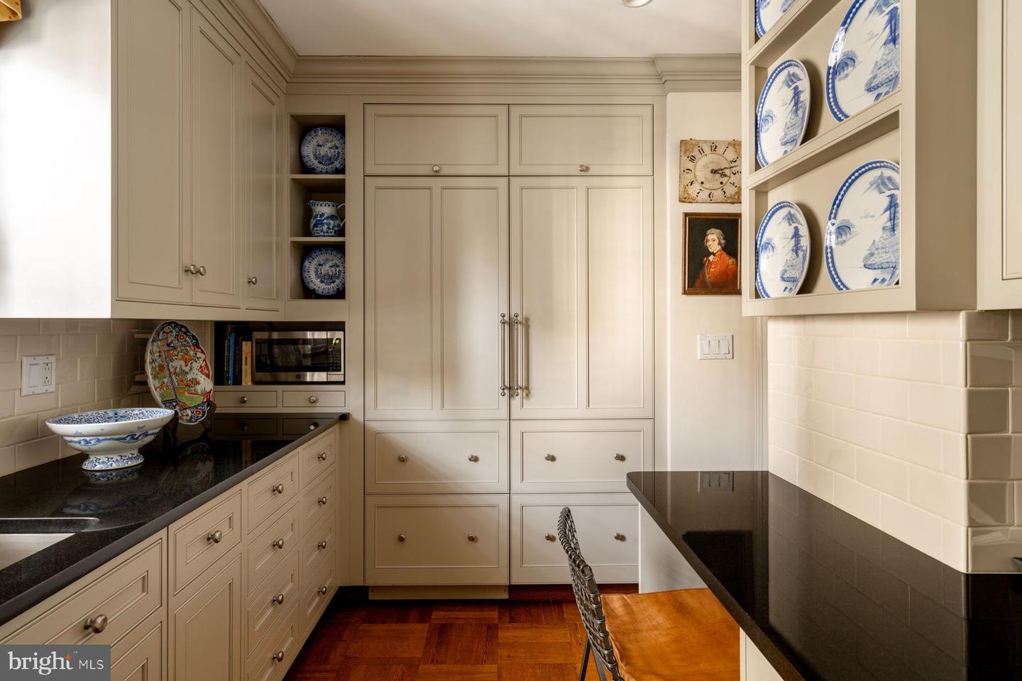 220 W Rittenhouse Sq #12b