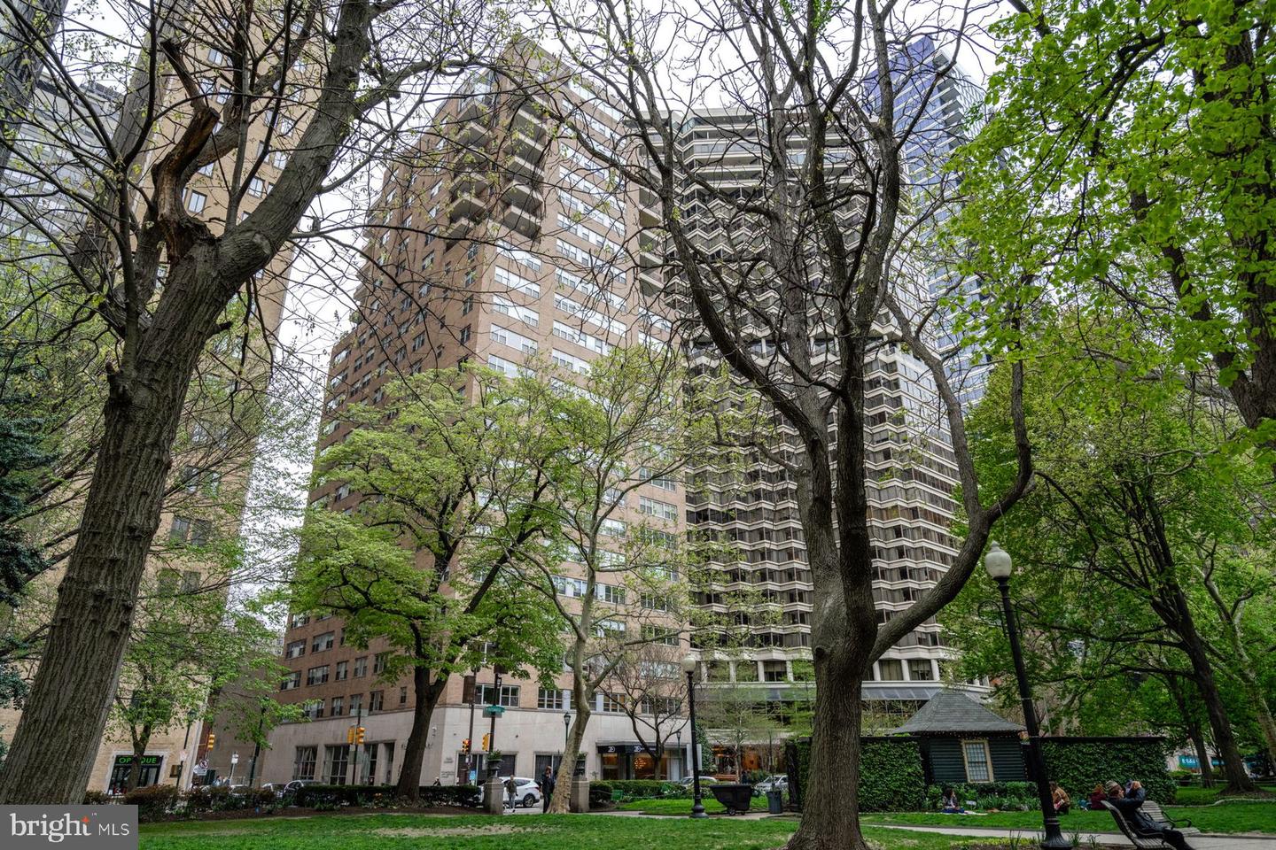 220 W Rittenhouse Sq #12b