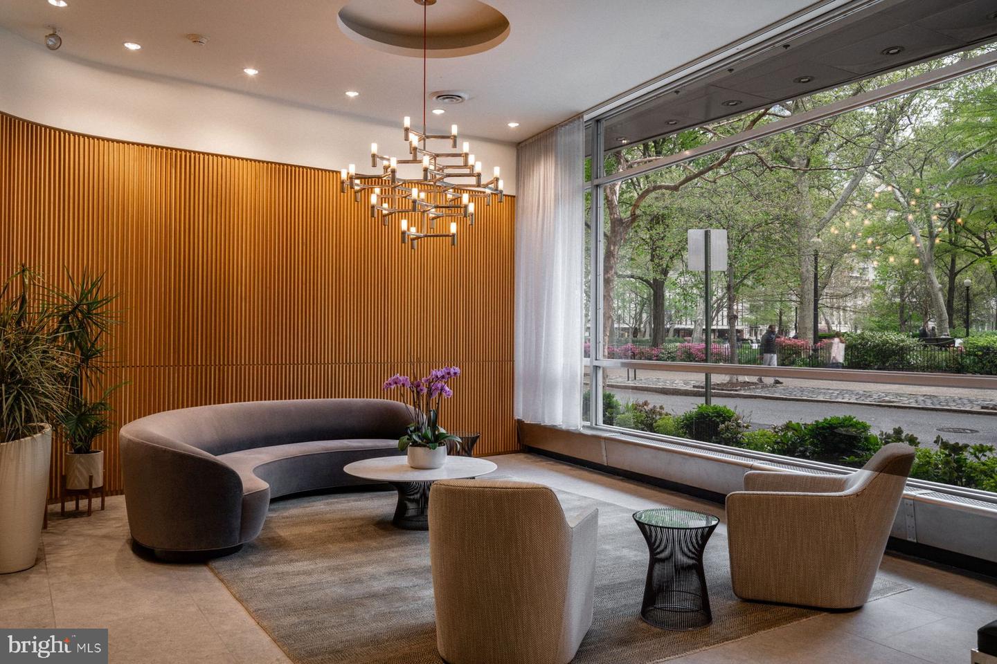 220 W Rittenhouse Sq #12b