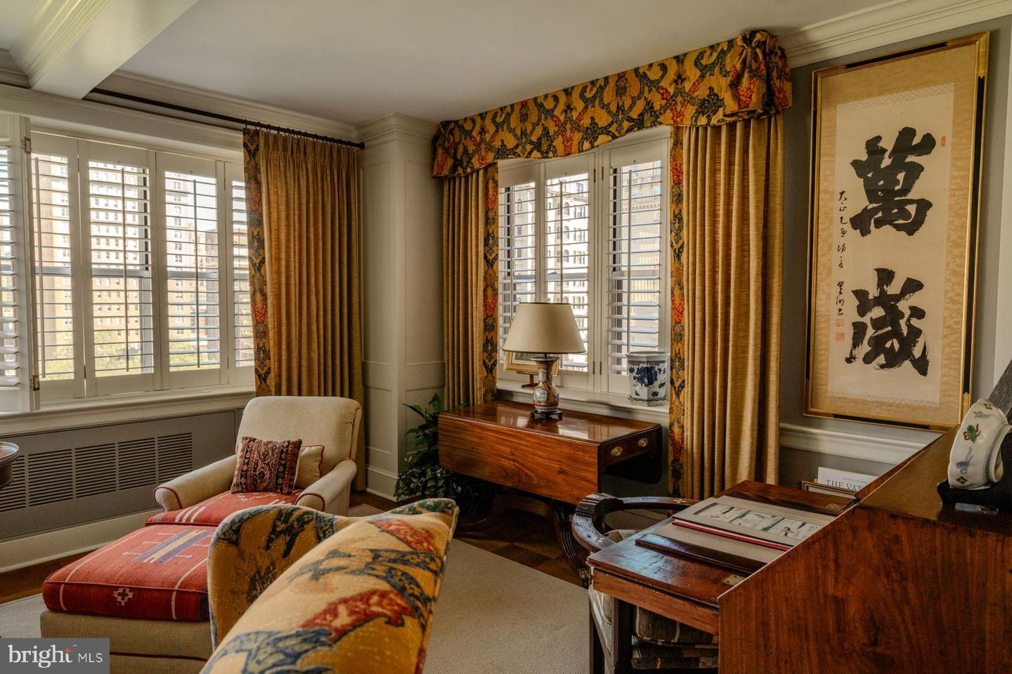 220 W Rittenhouse Sq #12b