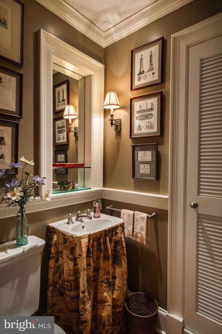 220 W Rittenhouse Sq #12b
