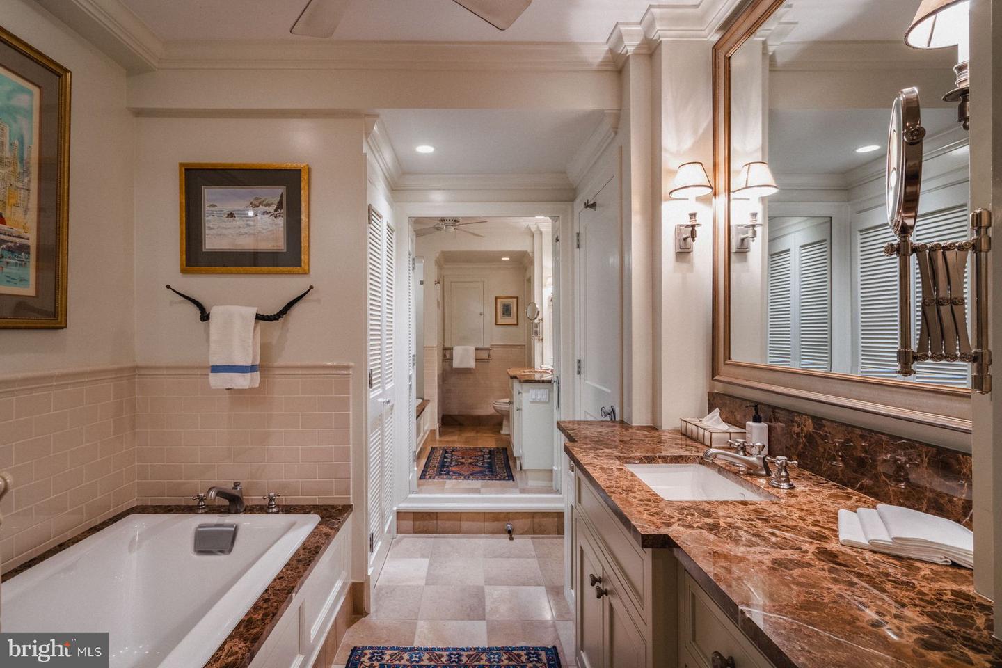 220 W Rittenhouse Sq #12b