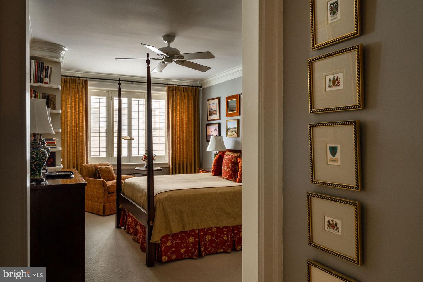 220 W Rittenhouse Sq #12b