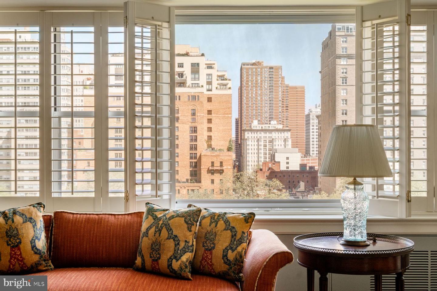 220 W Rittenhouse Sq #12b