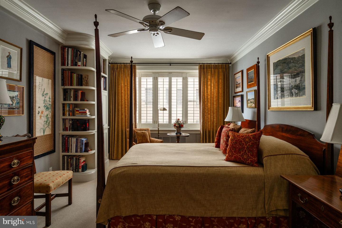 220 W Rittenhouse Sq #12b