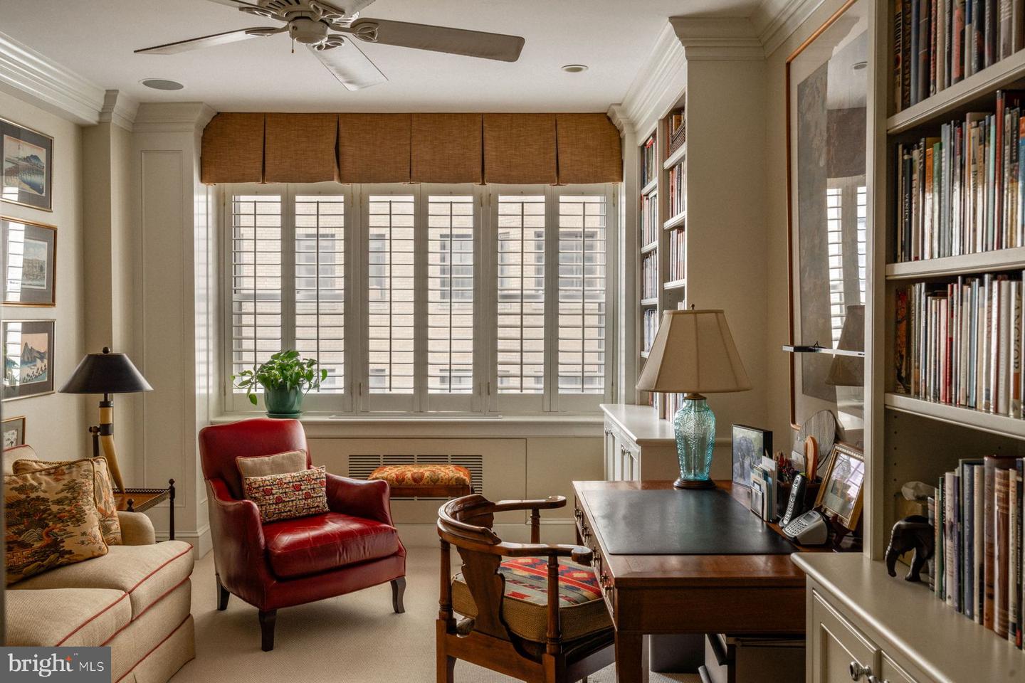 220 W Rittenhouse Sq #12b