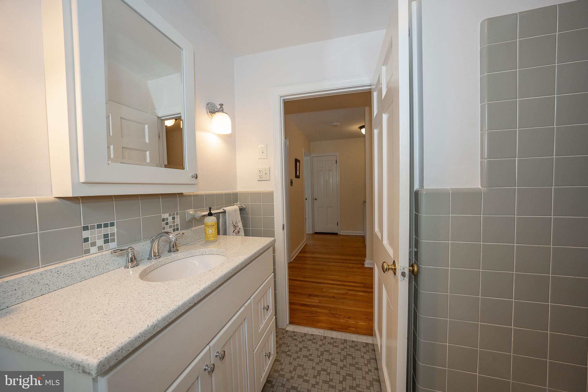 541 W MORELAND AVENUE