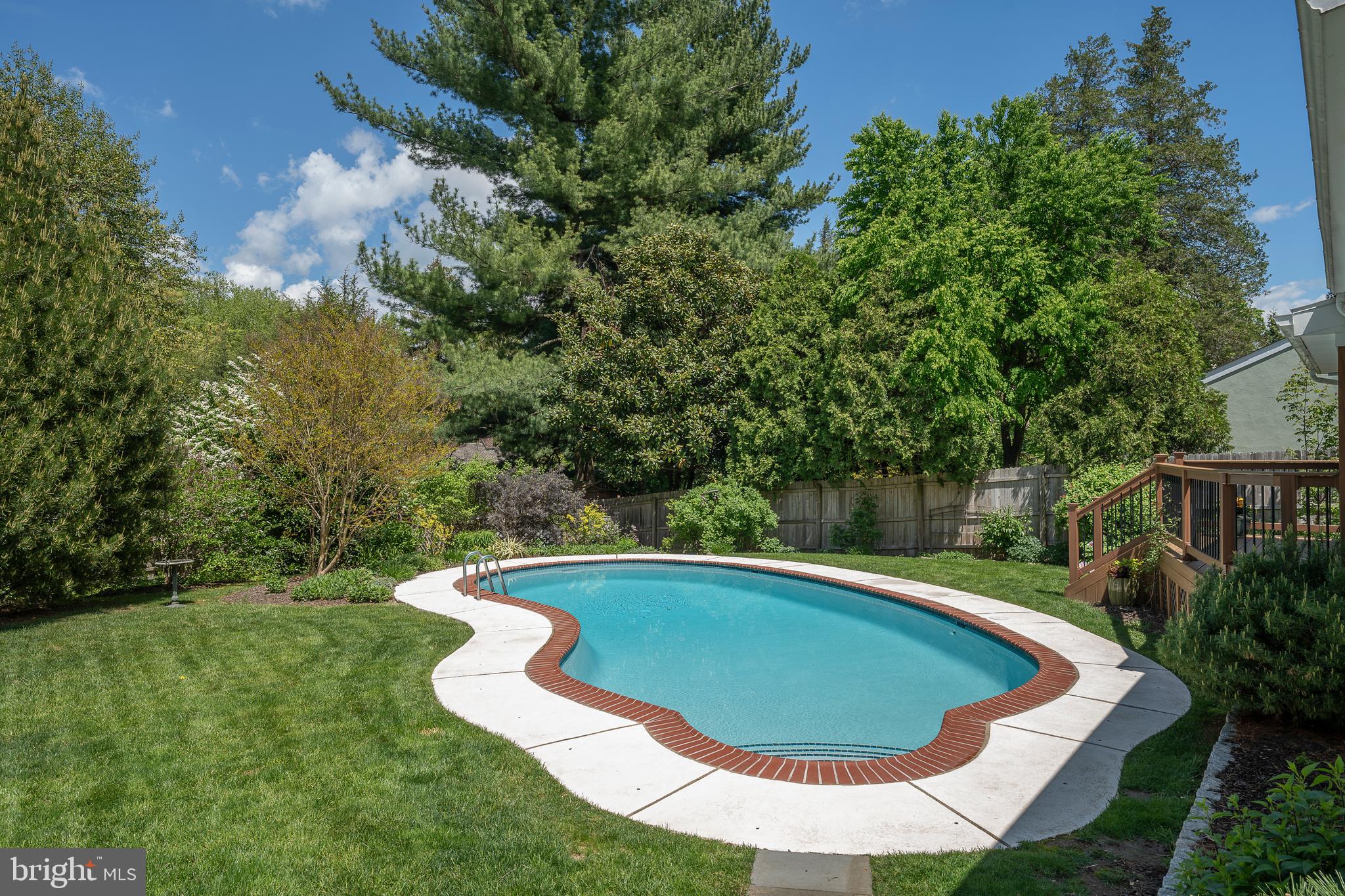 541 W MORELAND AVENUE