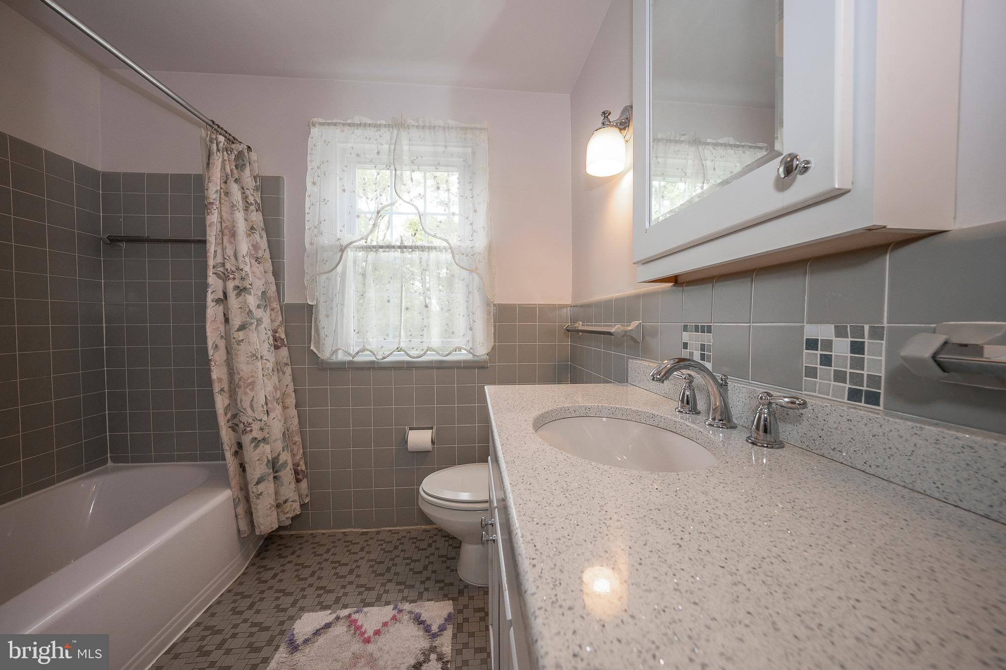 541 W MORELAND AVENUE