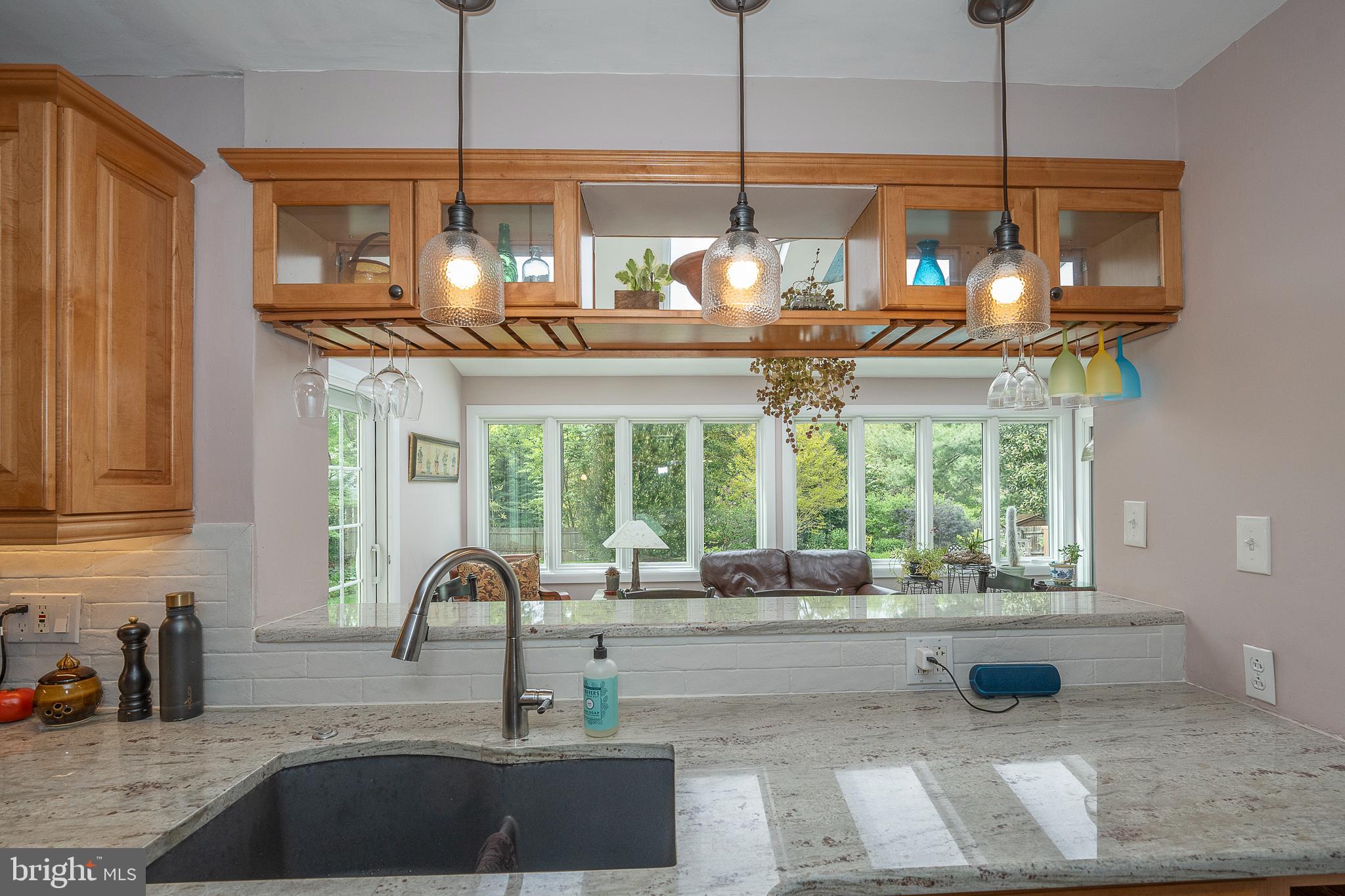 541 W MORELAND AVENUE