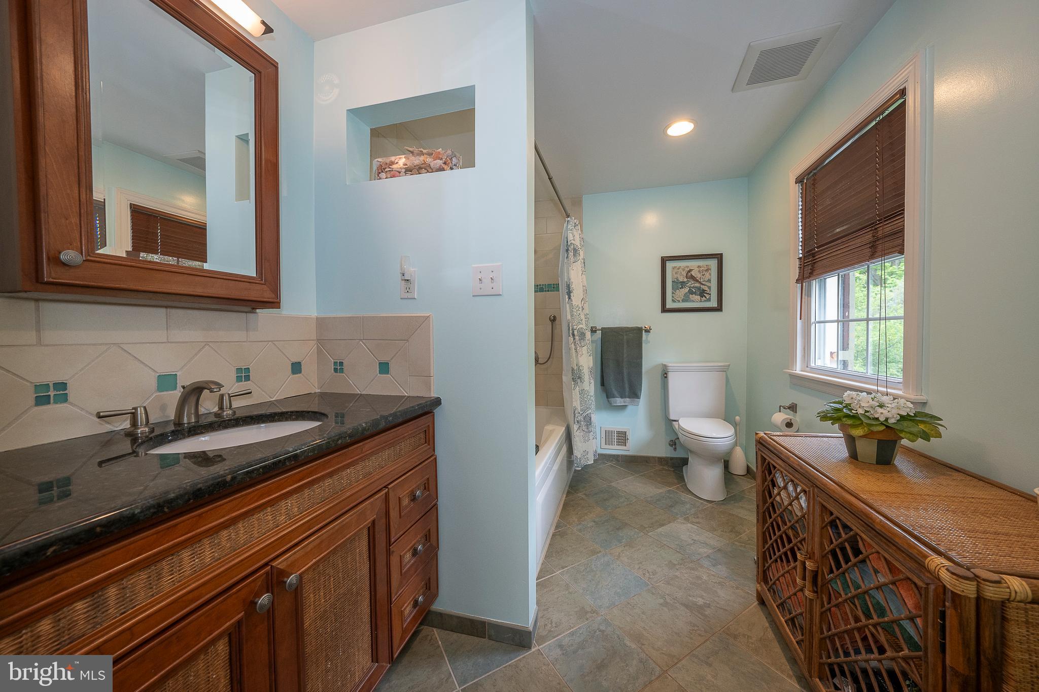 541 W MORELAND AVENUE