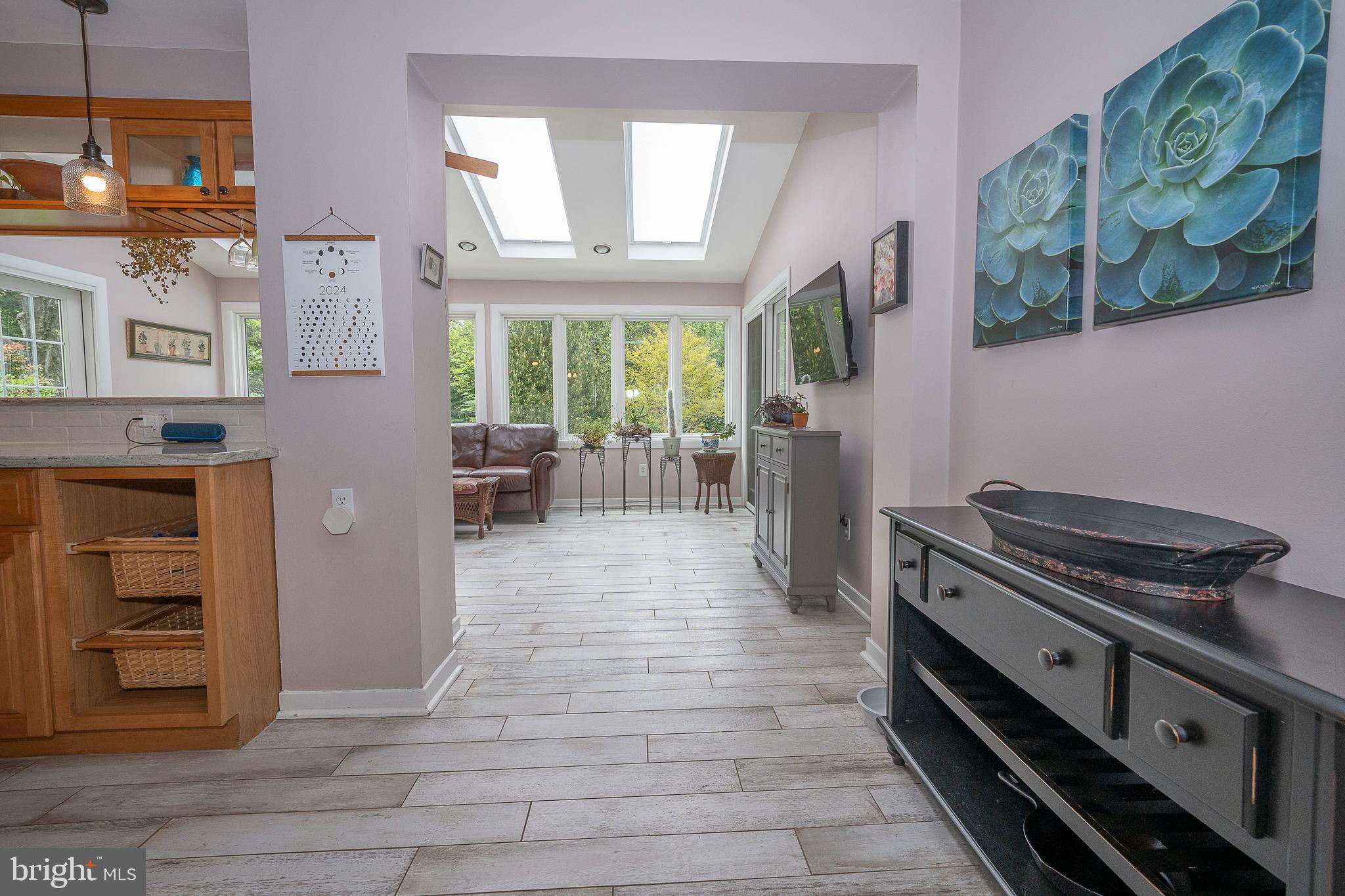 541 W MORELAND AVENUE