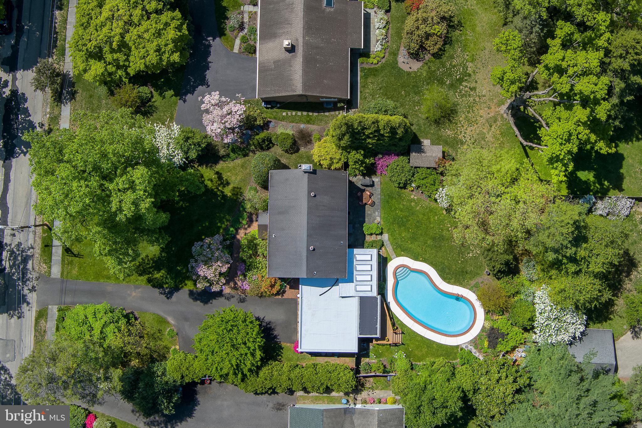 541 W MORELAND AVENUE