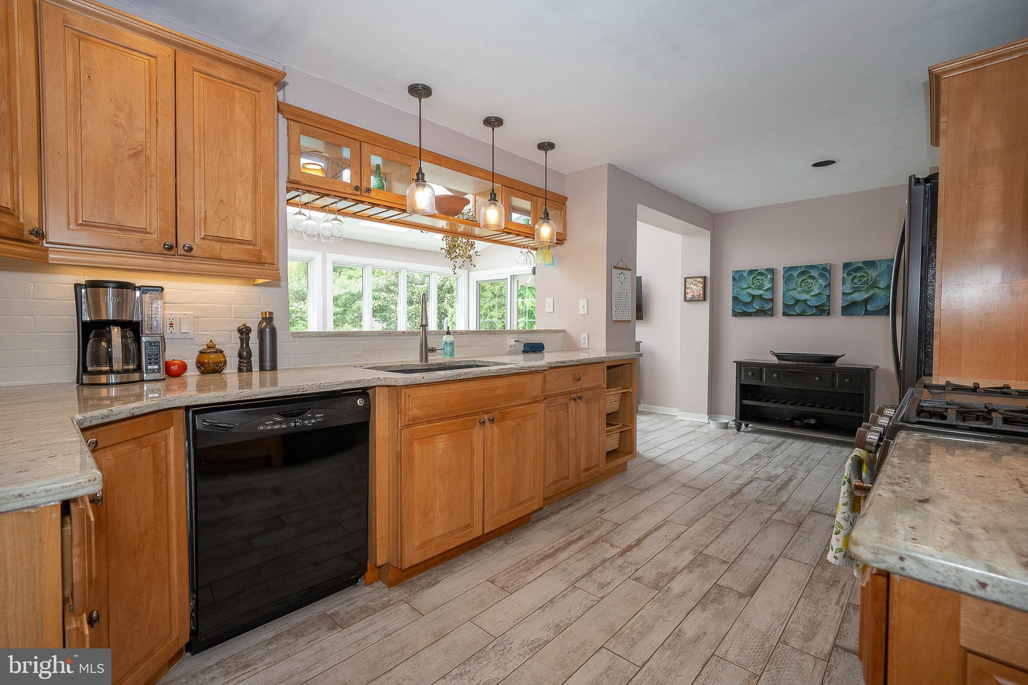 541 W MORELAND AVENUE