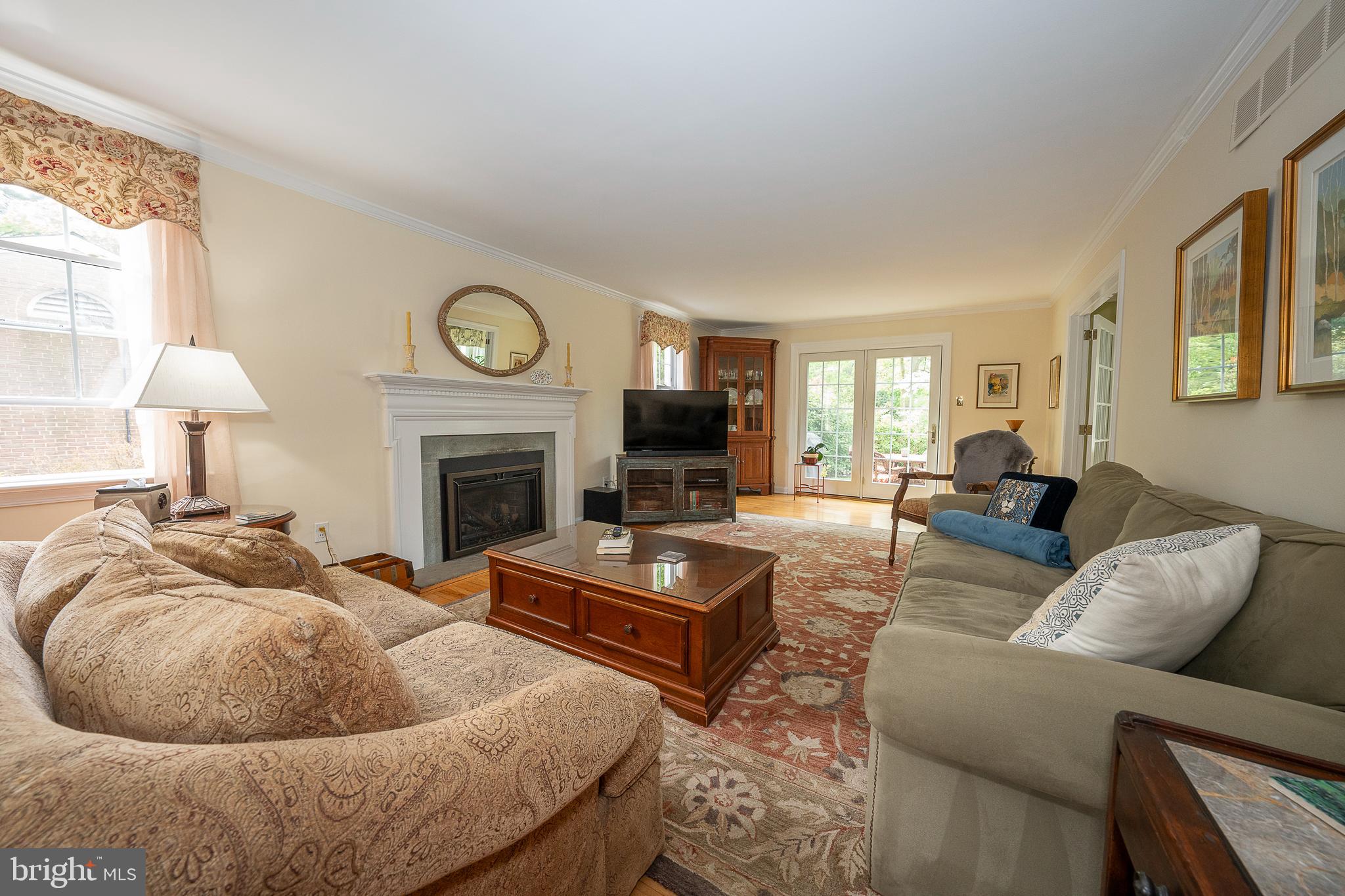 541 W MORELAND AVENUE