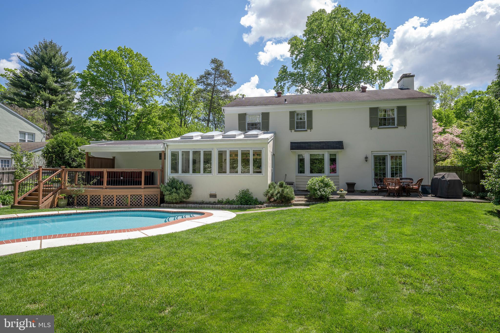 541 W MORELAND AVENUE