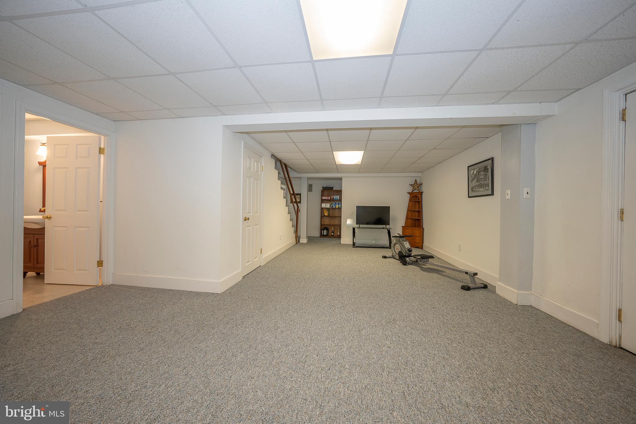 541 W MORELAND AVENUE