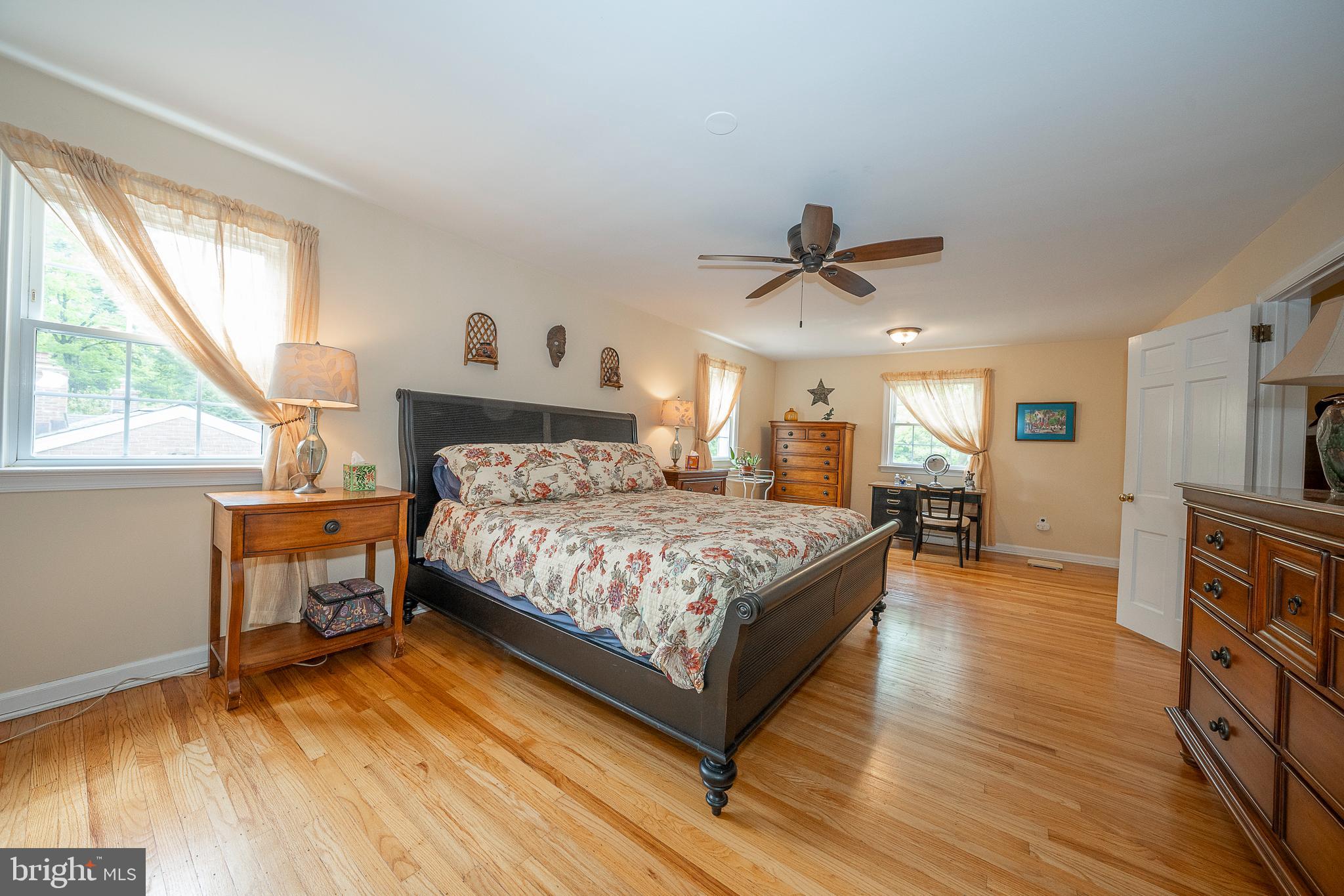 541 W MORELAND AVENUE