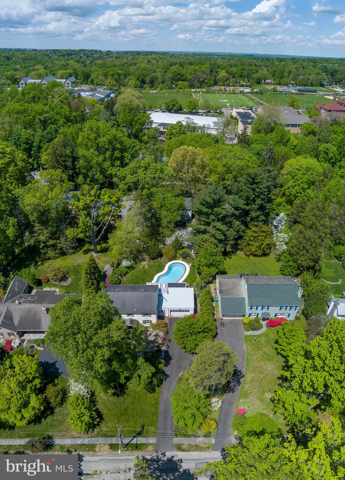 541 W MORELAND AVENUE