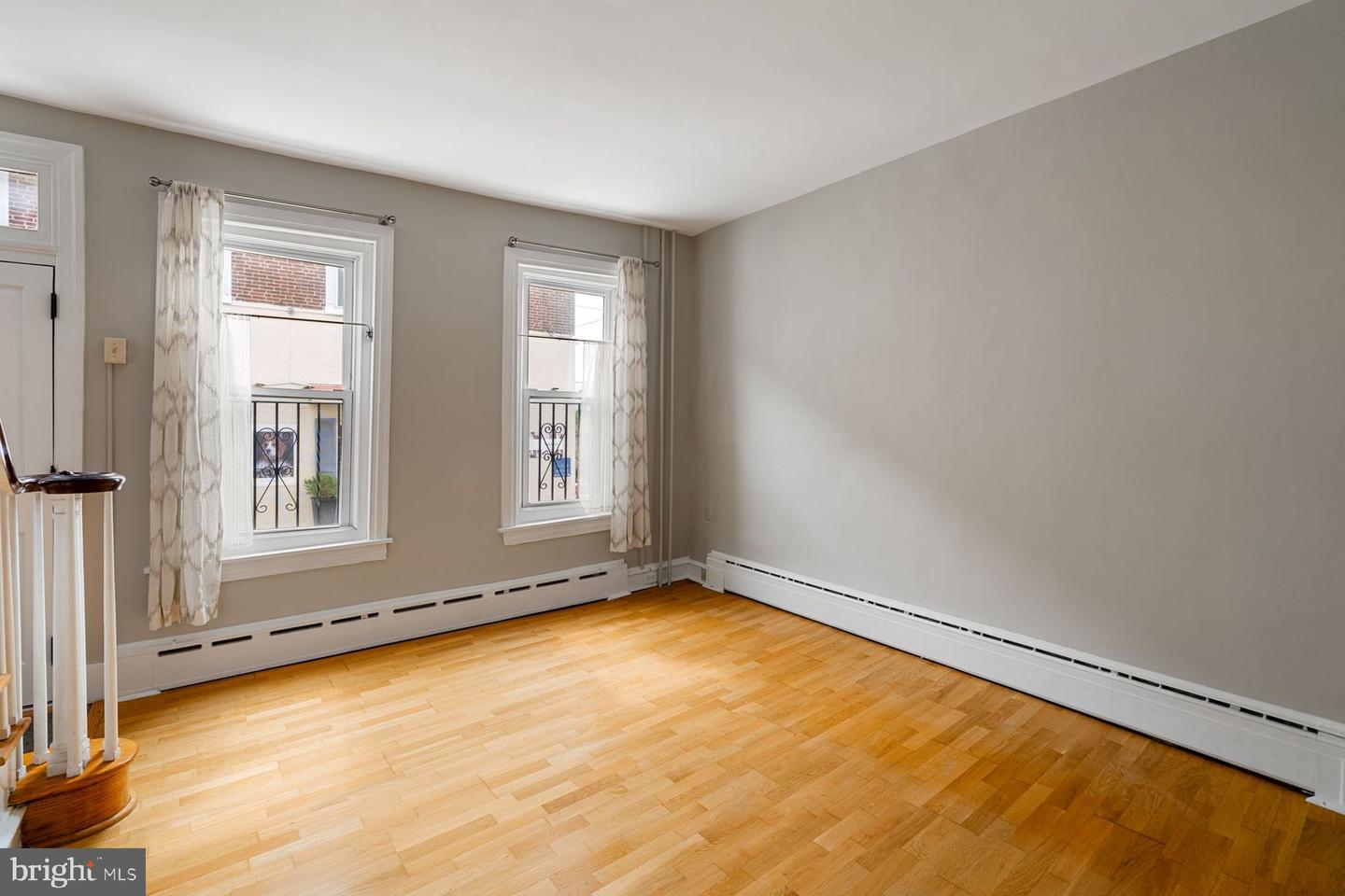 4577 Baker St