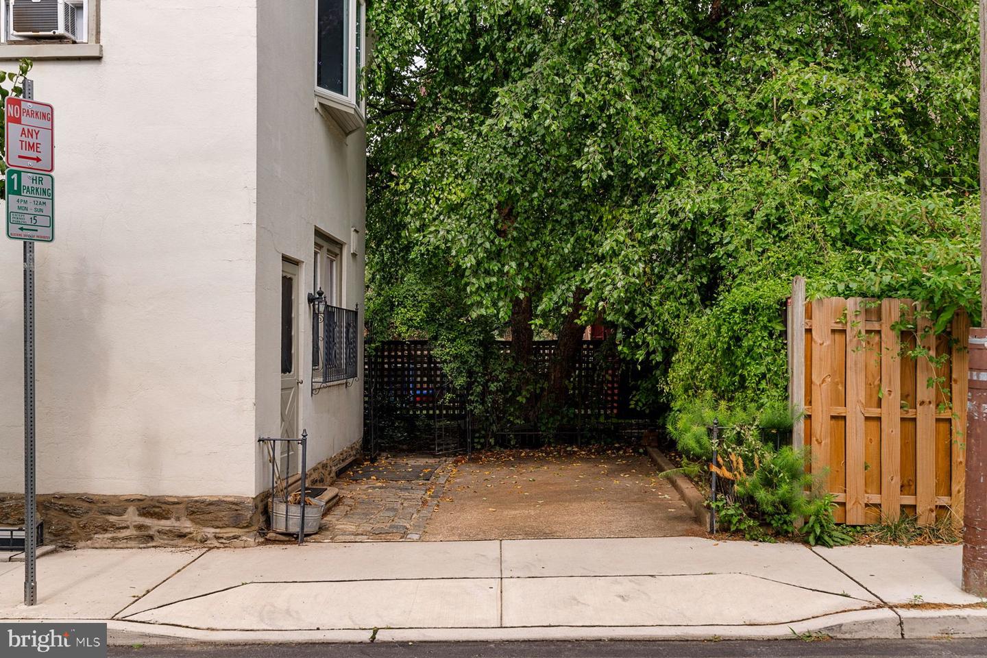 4577 Baker St