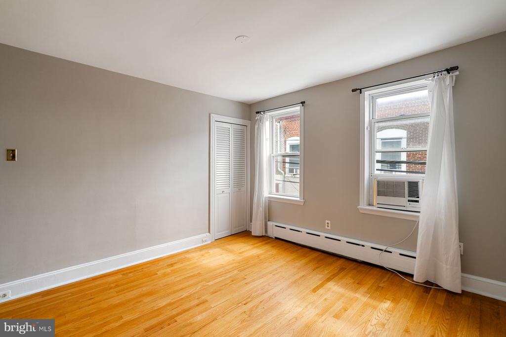 4577 Baker St