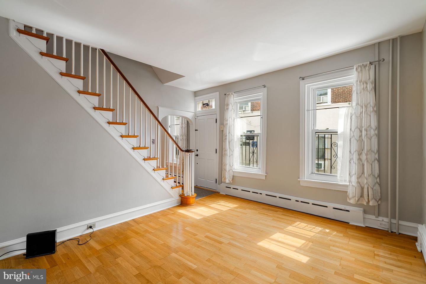 4577 Baker St