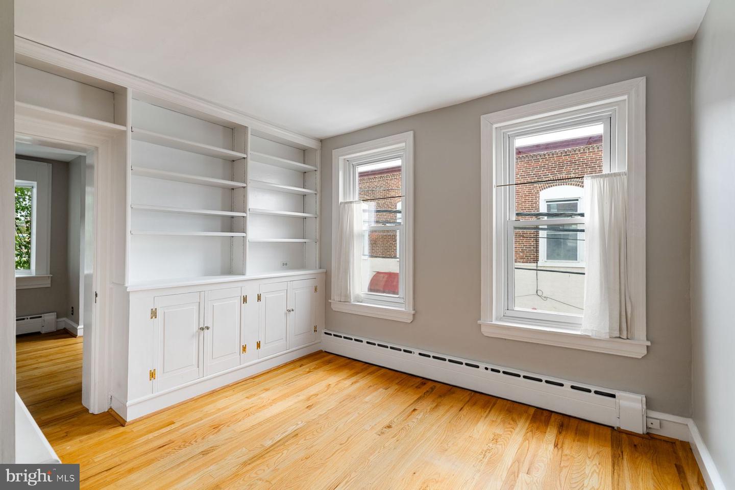 4577 Baker St