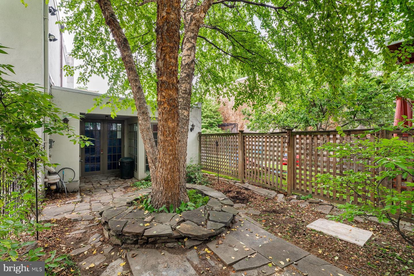4577 Baker St