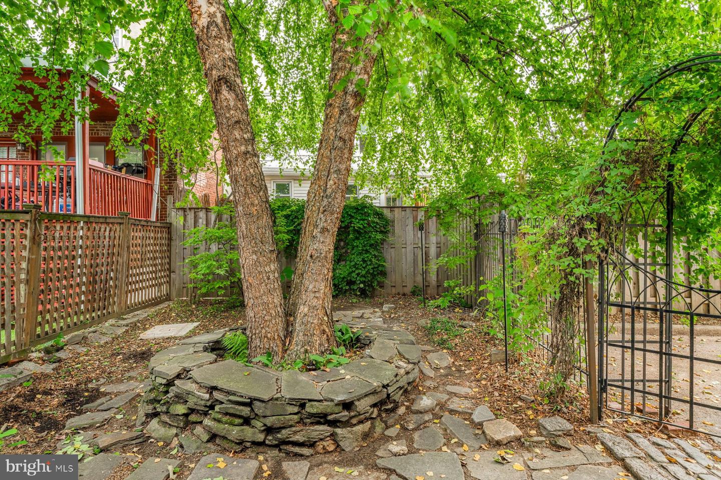 4577 Baker St